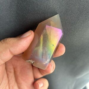 Iridescent Crystal Point -flower agate
